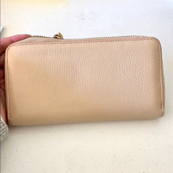 Cuyana Handbags - Cuyana Classic Zip Wallet